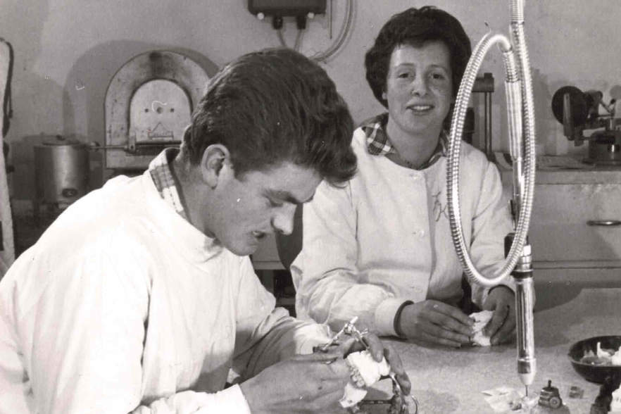 Vor mehr als 60 Jahren in der Zahnarztpraxis von Dr. Maximilian Kathrein in Prutz