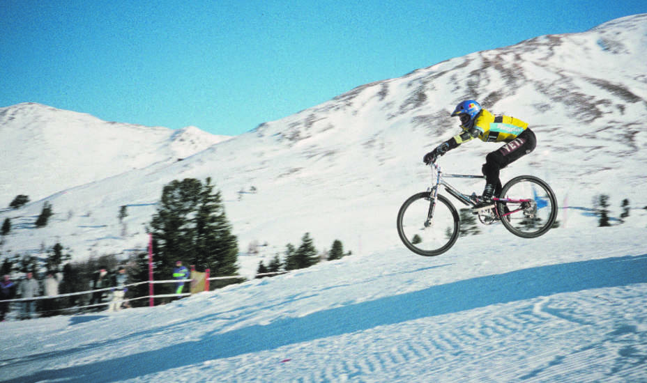Downhill auf Bikes