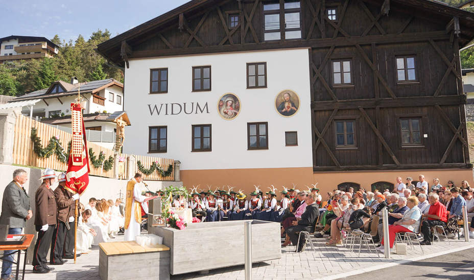 Salutschüsse für neuen Dorfplatz<br />
