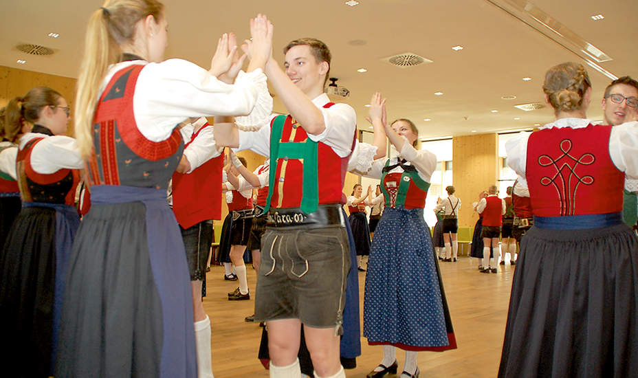 Trachtler aus dem ganzen Land kamen zusammen<br />

