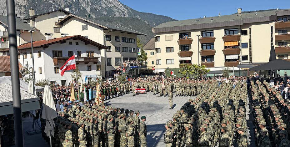 Militärischer Festakt im Zentrum von Telfs<br />