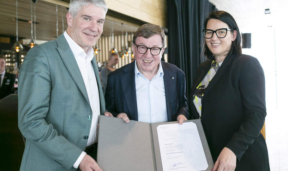 Würdigung für langjähriges Engagement<br />
