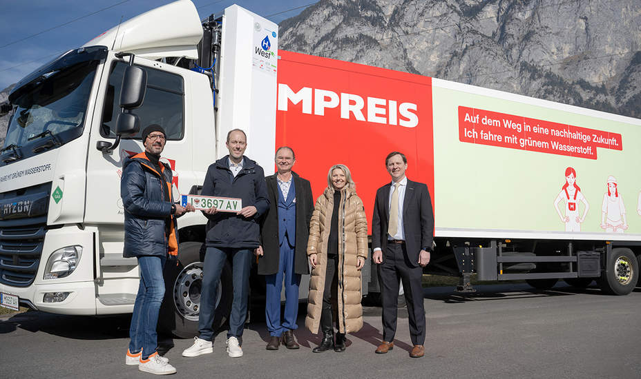 Erster Wasserstoff-Lkw wird in Völs betankt<br />
