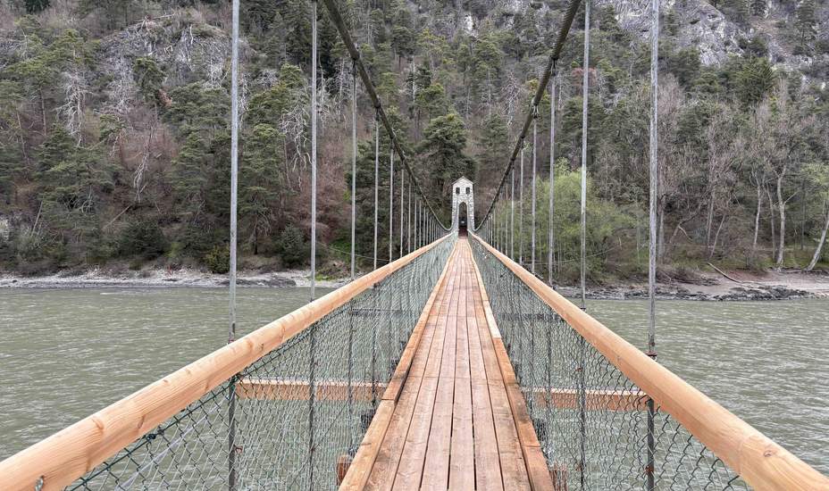 Hängebrücke nach Sanierung wieder begehbar<br />
