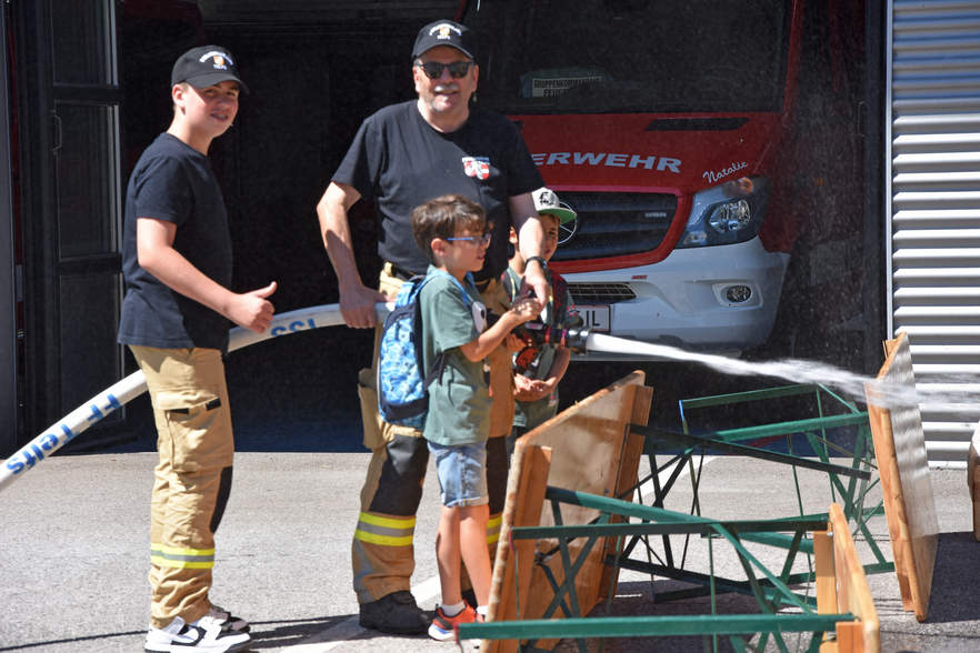 Der Feuerwehr über die Schulter geschaut