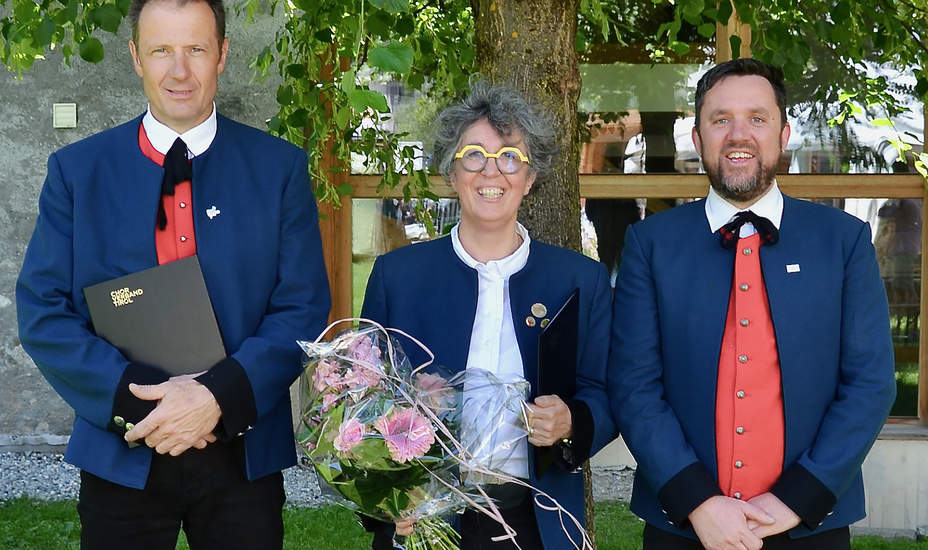 Eine Frau gibt den Ton an