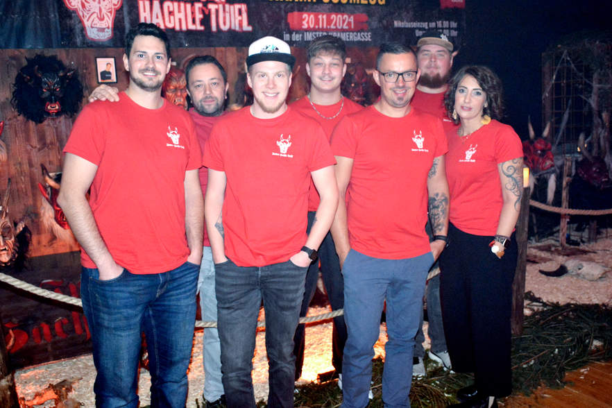 Höllisches Familienfest im Imster Stadtsaal<br />

