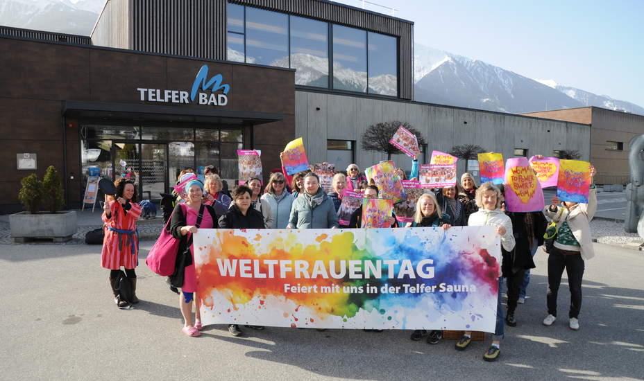Frauen fordern Rechte<br />

