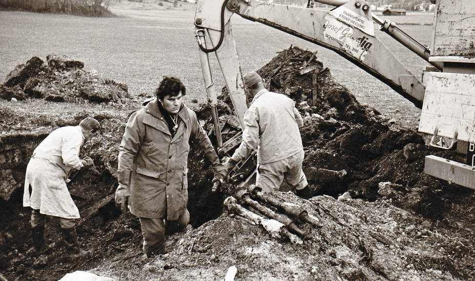 Zurückgelassenes Kriegsmaterial 1976 ausgegraben