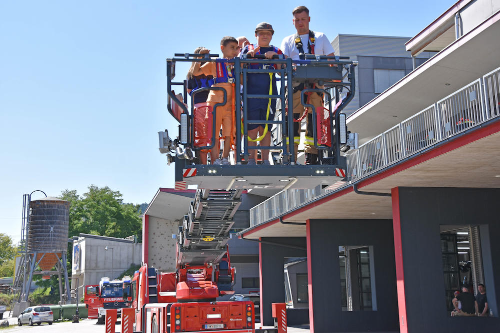 Der Feuerwehr über die Schulter geschaut