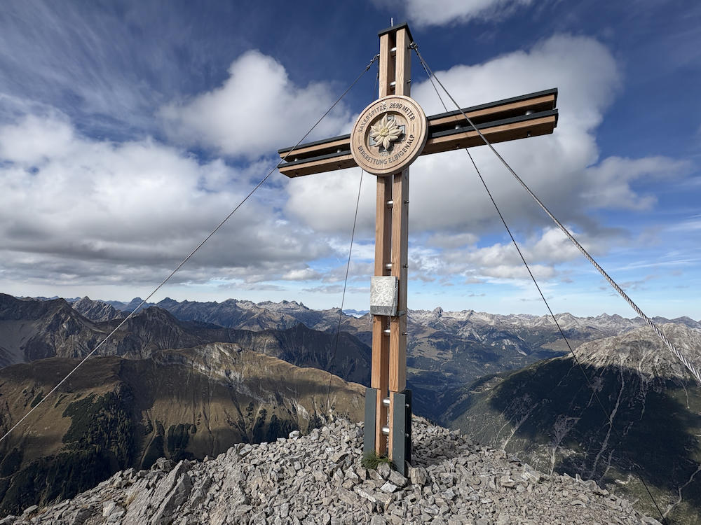 Neues Gipfelkreuz auf der Saxerspitze eingeweiht