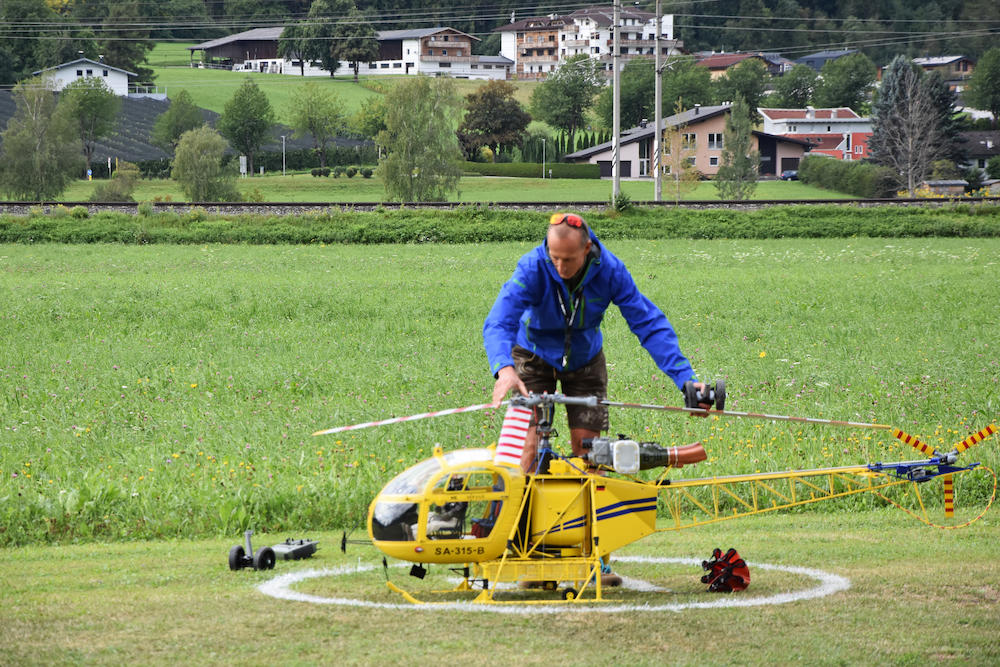 Rasante Flugshows beim Heli Day in Inzing<br />