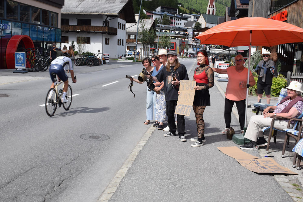 Rekordjagd über vier Alpenpässe<br />
