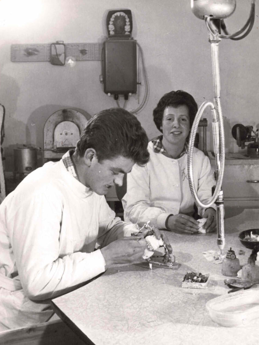 Vor mehr als 60 Jahren in der Zahnarztpraxis von Dr. Maximilian Kathrein in Prutz