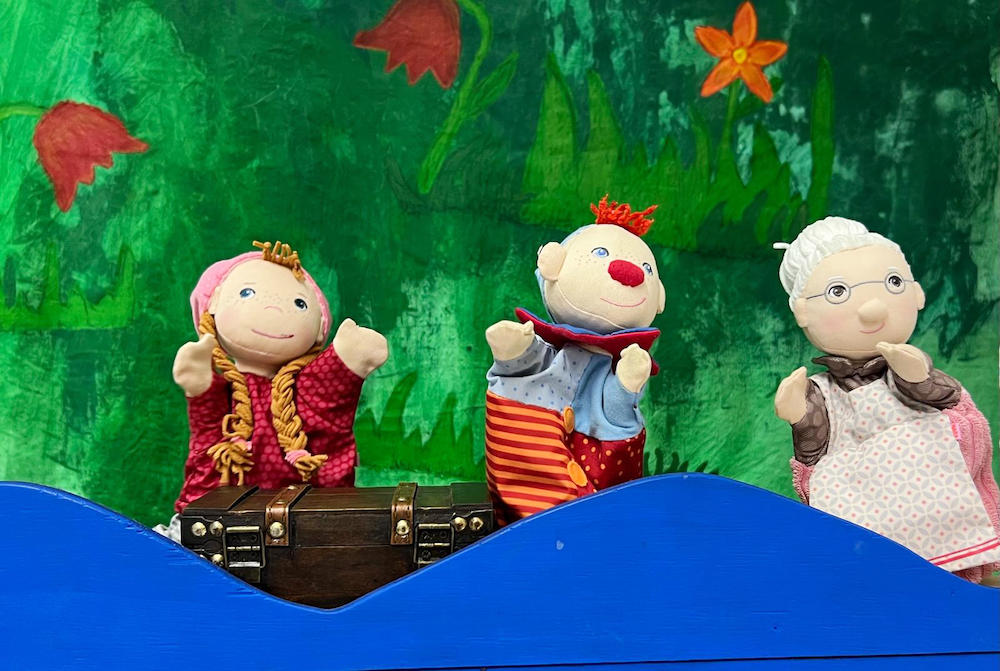 Telfer Jugendliche spielen Kasperltheater