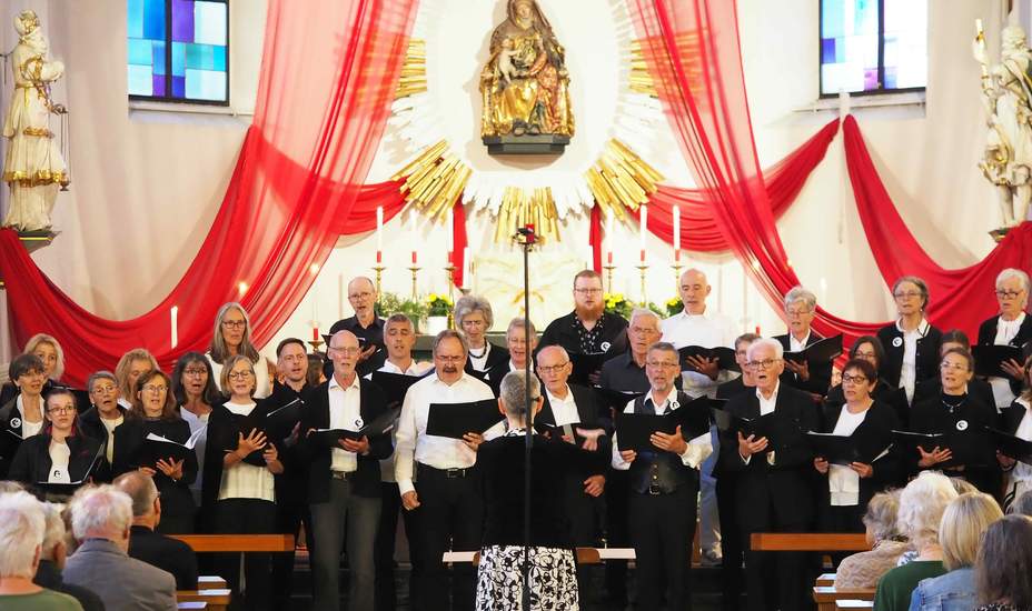 Kirchen öffneten Pforten<br />
