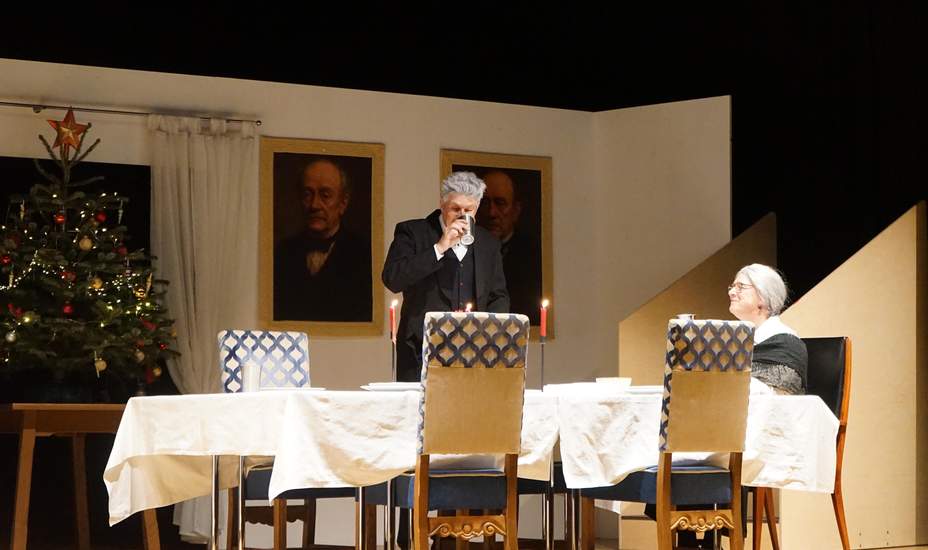 „Dinner for One“ sorgt für Lacher in Karrösten<br />
