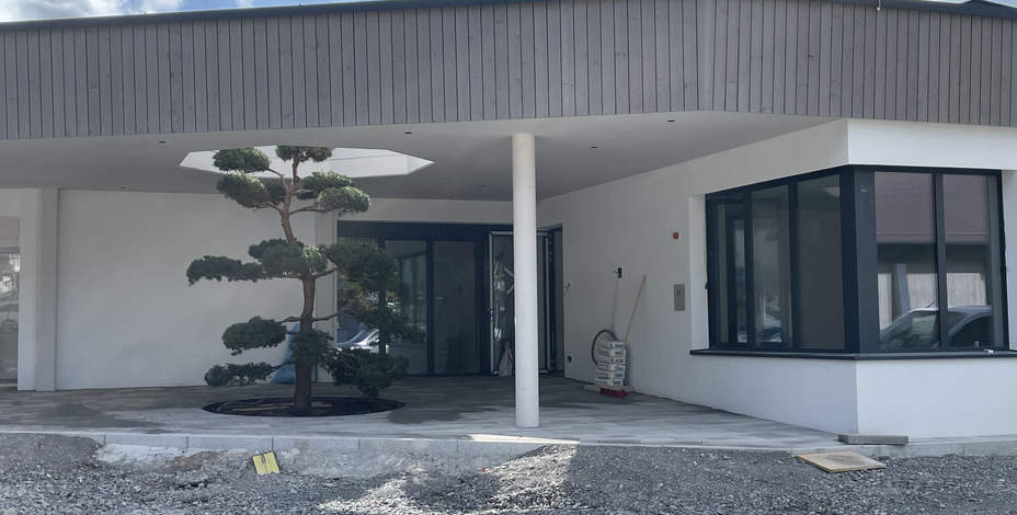 Das Ehrwalder Hallenbad steht in der finalen Bauphase<br />
