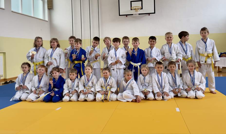 Judo-Nachwuchs kämpft<br />
