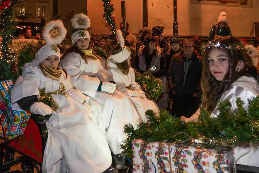 „Alle Jahre wieder kommt das Christuskind“<br />
