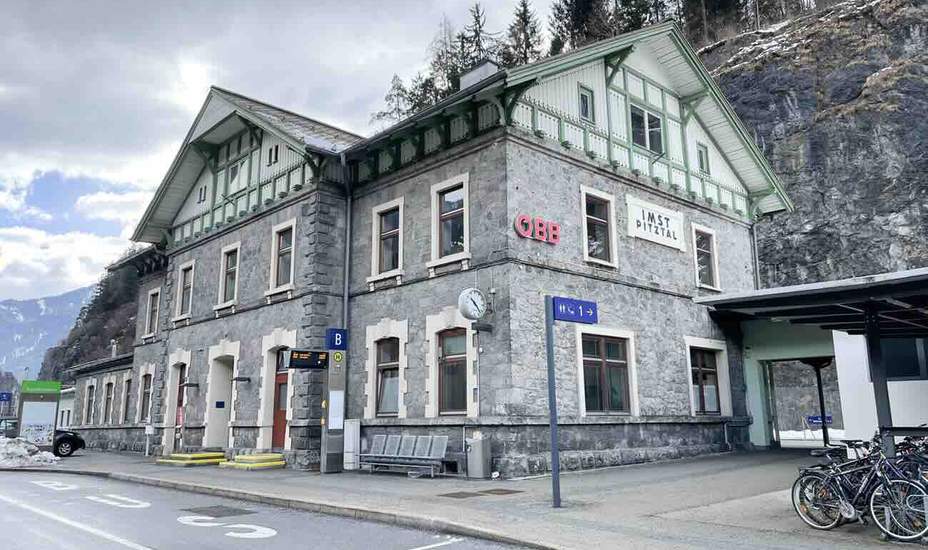 Neuer Bahnhof Imst-Pitztal auf Schiene<br />
