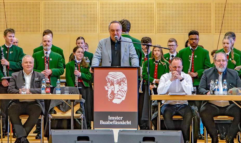 „Imschter Buabe laborieren am Fåsnåchtsfieaber“<br />
